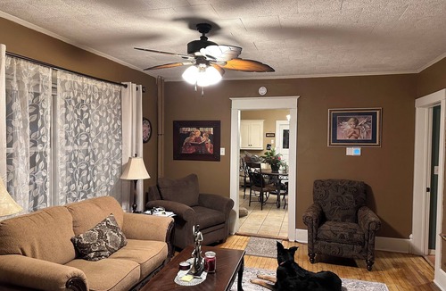 Green Bay House | Charming, Remodeled Lower Duplex 10 Mins from Airport, Hospitals & Lambeau Field
