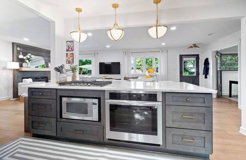Zionsville House | Charming renovated 2-bedroom home & study: Experience Fall in Lovely Zionsville!