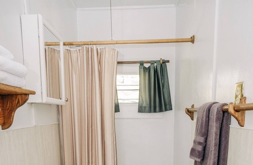 Gaines Cabin | Charming, Renovated Mountain Cabin