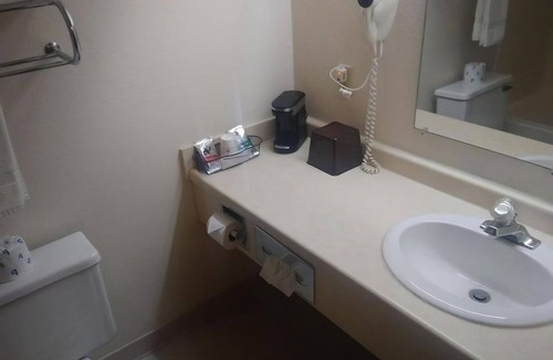 Wautoma Hotel | Charming Room Near Hiking Trails and Nordic + Free Parking