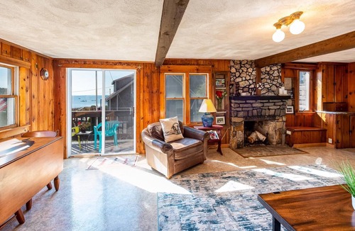 Orrs Island Cottage | Charming seaside cottage with beautiful views of Lowell's Cove.