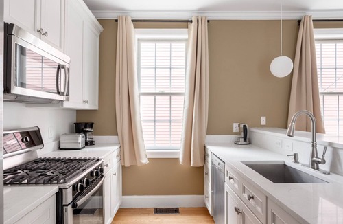 South Boston House | Charming South Boston 3BR w/ W/D & Balcony nr Restaurants, by Blueground