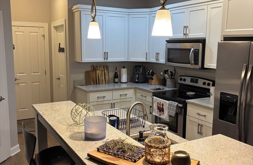 Crestwood House | Charming, spacious, 2-bedroom townhome just 15 minutes from Louisville!