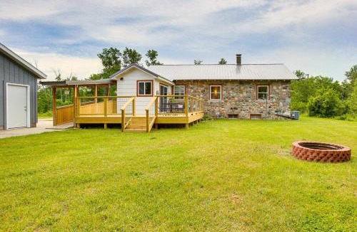 Marion House | Charming Stone Cottage in Marion w/Fire Pit!
