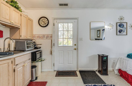 Carmel Apartment | Charming Suite w/Fire Pit, Close to Art District