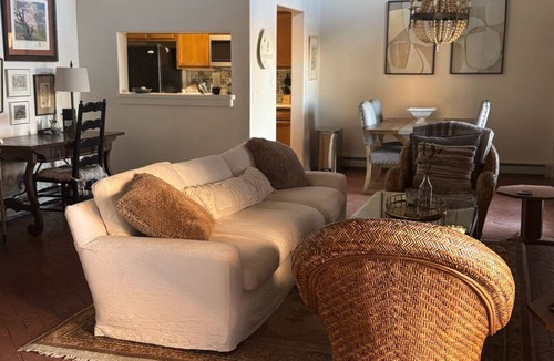 Southside House | Charming SW Santa Fe adobe 3BR home-AC, WiFi, yard, 10 min to Plaza magic!