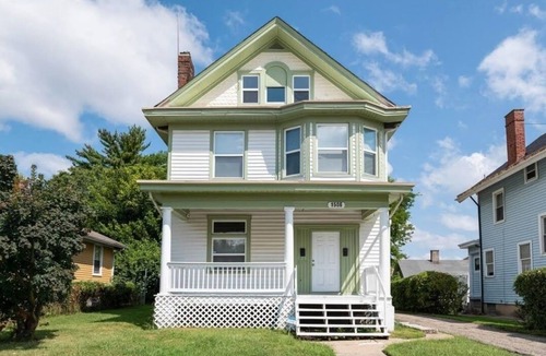 Roselawn Finance Apartment | Charming Unit, Free Laundry & Parking12 minutes to Downtown