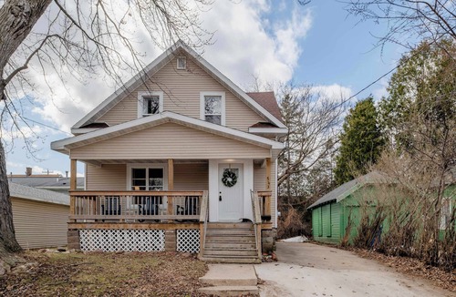 Oshkosh House | Charming Updated Home in Oshkosh w/Free Parking