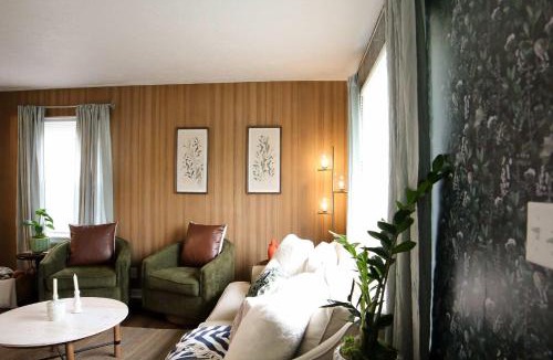 Lansing House | Charming Urban Cottage