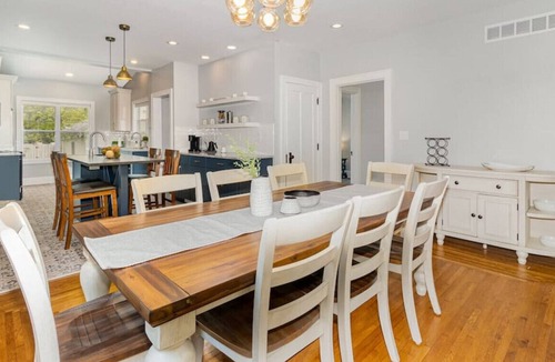 Roselawn Finance House | Charming, warm, inviting house
