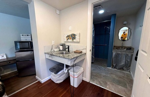 Medicine Park Cabin | Charming Wheelchair-Accessible Tiny House with Patio near Wichita Mountains – Medicine Park, OK