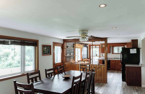 Town of Benton House | Charming Wine Country Lodge with Scenic Views