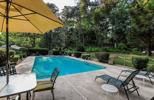 Matunuck House | "Chat's on the Rocks".Secluded Family Friendly Comfort