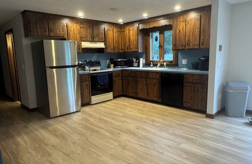 West Chatham House | Chatham EsCAPE: Pet Friendly!