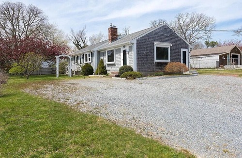 West Chatham House | Chatham EsCAPE: Pet Friendly!