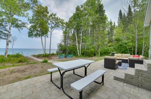 Cheboygan House | Cheboygan Getaway w/Fire Pit & Lake Access!