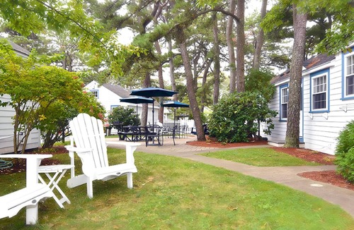 Ocean Park Cottage | Cheerful 1 bedroom cottage only 50ft from beach