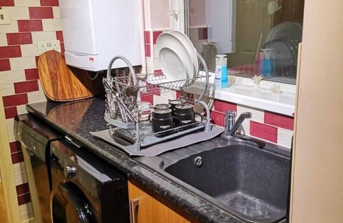 Sunderland House | Cheerful 2 bedroom cottage with Indoor Fireplace