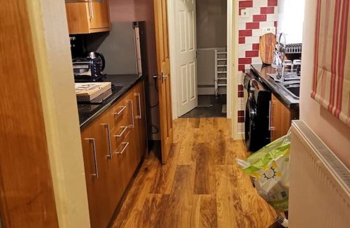 Sunderland House | Cheerful 2 bedroom cottage with Indoor Fireplace