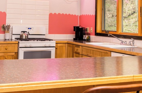 South Bloomingville Cabin | Cheerful Cabin, Games, Hot tub, Swings, and Fun! Caves very close!