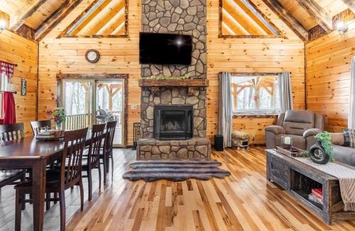 Logan Ski Chalet | Cheerful Cabin Nestled in Serene Wooded Ravine