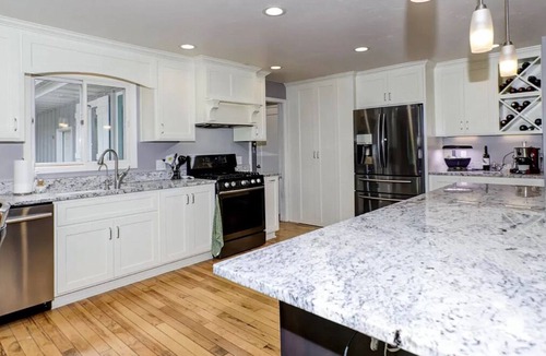 Appleton House | Cheerful, Clean 3 Bedroom home in Appleton, WI