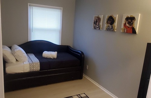 Indianapolis House | Cheerful cozy luxurious suite