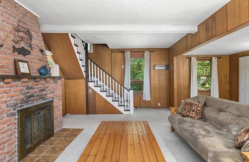 Newaygo Cottage | Cheerful Emerald Lake Cottage-3 bedroom, 2 bath
