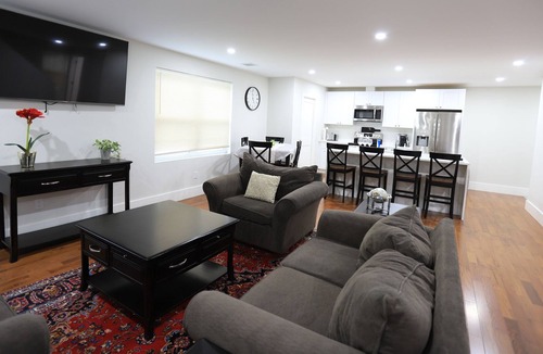 Medford House | Cheerful New Townhouse