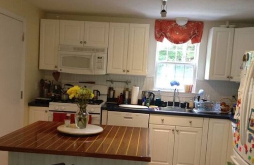 West Barnstable House | Cheerful Two Bedroom Quintessential Cape Home