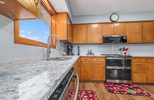 Williamsburg House | Cherry Blossom: Orchard Retreat . Hand-Pick Fruit . 3BDR . Horse Show ➠ 5 min