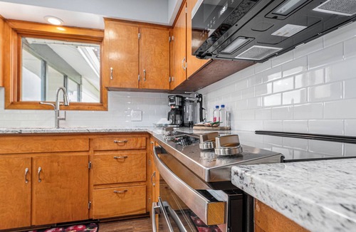 Williamsburg House | Cherry Blossom: Orchard Retreat . Hand-Pick Fruit . 3BDR . Horse Show ➠ 5 min