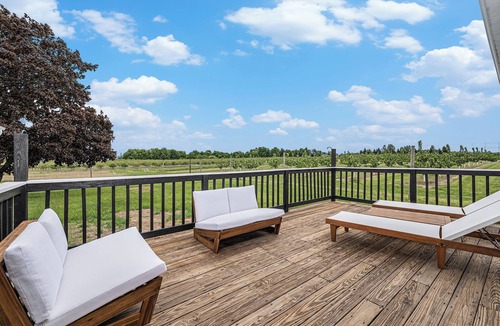 Williamsburg House | Cherry Blossom: Orchard Retreat . Hand-Pick Fruit . 3BDR . Horse Show ➠ 5 min