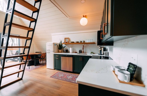 McArthur Cabin | Cherry Hollow | Hocking Hills, Hot Tub, Romantic