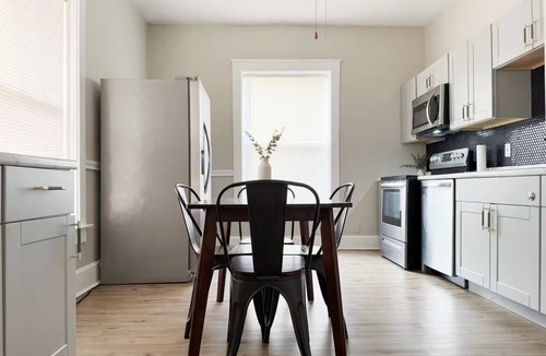 Evansville Apartment | Cherry Street Retreat A