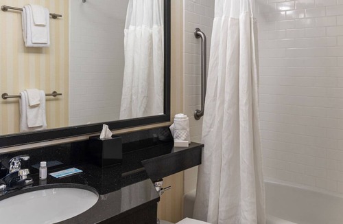 Sharonville Hotel | Chester Inn & Suites