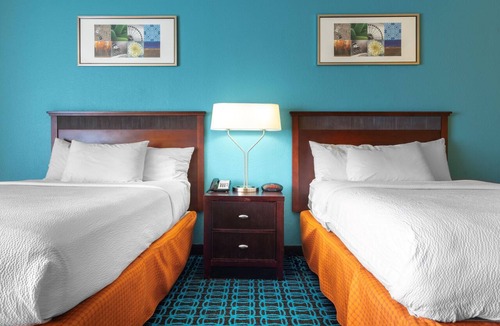 Sharonville Hotel | Chester Inn & Suites