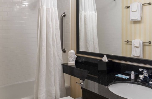 Sharonville Hotel | Chester Inn & Suites