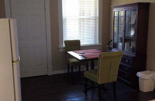 Forest Hills Apartment | Chic 1-bedroom with WiFi and AC in awesome Pittsburgh