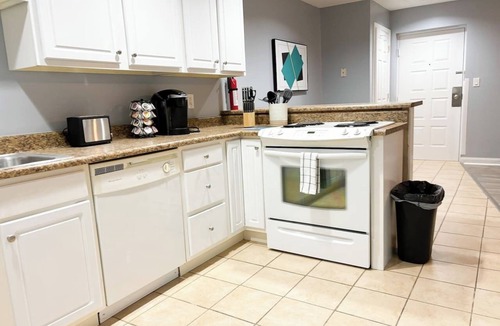 Franklin Apartment | Chic 2 bedroom/free parking across from JD Legends