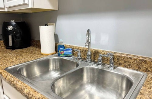 Franklin Apartment | Chic 2 bedroom/free parking across from JD Legends