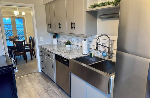 Ottawa Condo | Chic 2BR Retreat Near Toledo Hospital- Stylish, Cozy & Fully Equipped