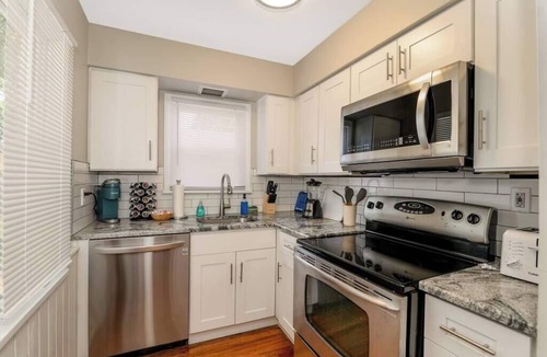 Brook Park House | Chic Brook Park 2BR | Your Gateway to Airport & Downtown