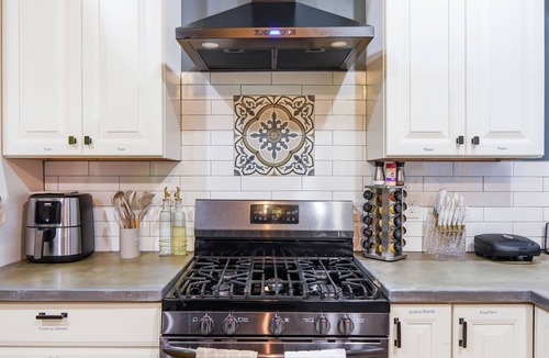 East Walnut HIlls House | Chic Cabin Oasis Bar Game Room Firepit Walkable location