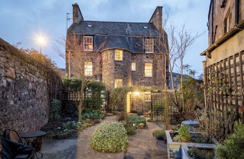 Stockbridge Apartment | Chic Georgian Hideaway in Stockbridge, Edinburgh