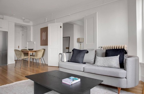 North Brookline Apartment | Chic Lakeview 2BR w/ W/D & Pool, 3 blocks to Lakefront, by Blueground
