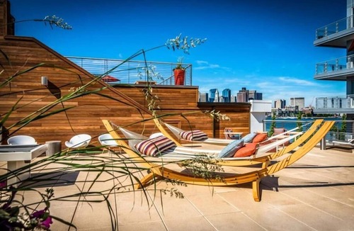 Central-Maverick Square - Paris Street House | Chic Studio | Kitchen | in-unit Washer/Dryer | near Boston Harbor | GLS