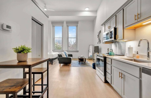 Downtown Louisville Apartment | Chic Studio w/Free Parking | Near Norton Hospital