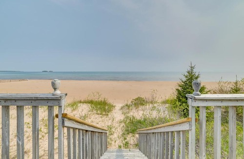 De Tour Village House | Chic Townhome on Lake Huron w/Private Beach!