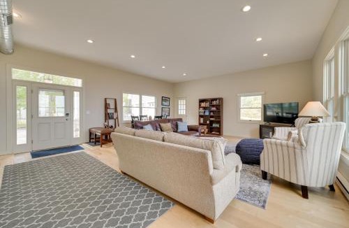 De Tour Village House | Chic Townhome on Lake Huron w/Private Beach!